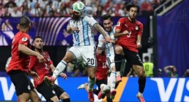منتخب مصر يودع كأس العالم بالهزيمة أمام الأرجنتين 3-2 في مباراة بطولية.. صور* *منتخب مصر أمام الأرجنتين*