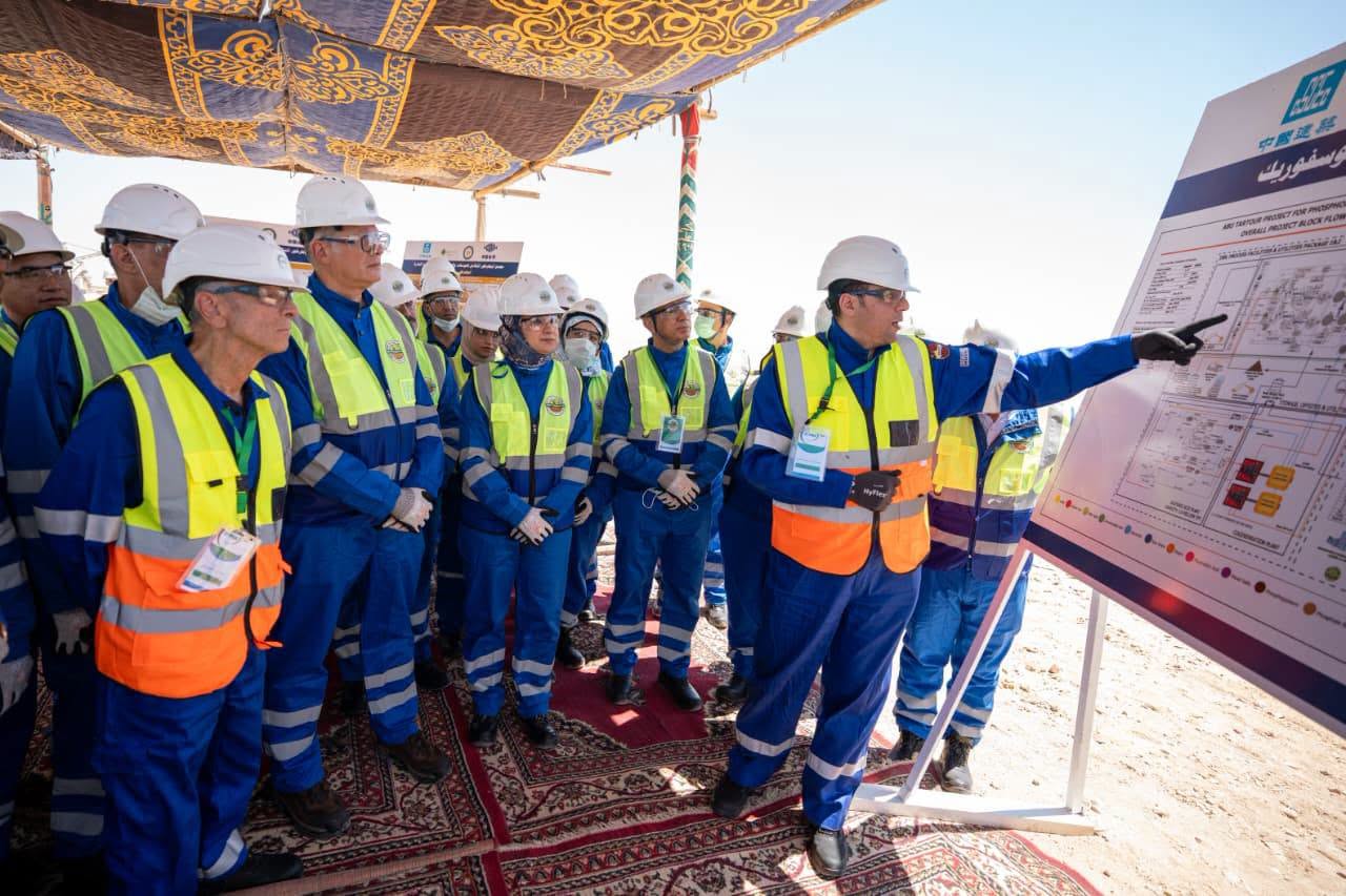باستثمارات 658 مليون دولار.. وزير البترول ومحافظ الوادي الجديد يضعان حجر أساس أول مجمع لإنتاج حامض الفوسفوريك بأبوطرطور`
